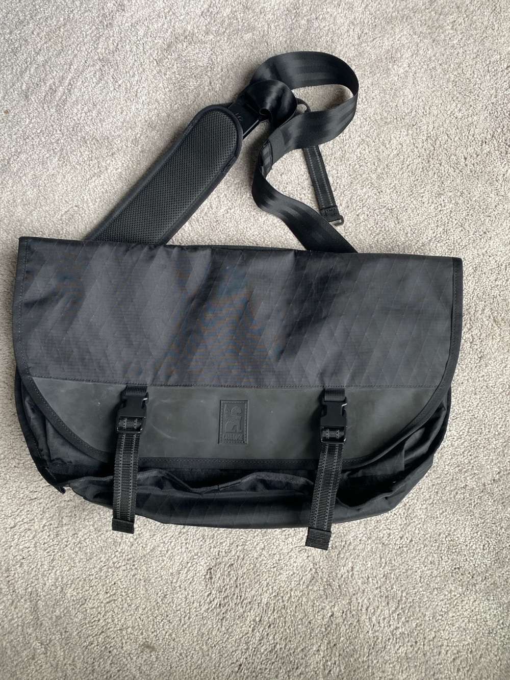 Chrome 24L Black Messenger Bag with Padded Shoulder Strap